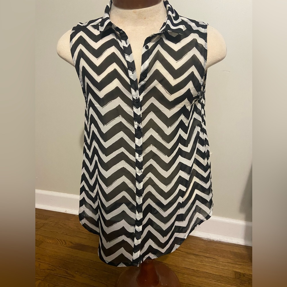 Sleeveless shirt